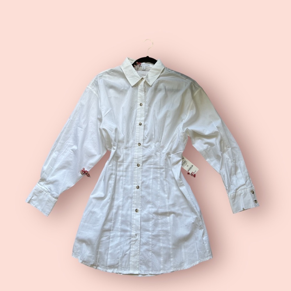 White dress with long sleeves and bottoms up. 🤍🤍